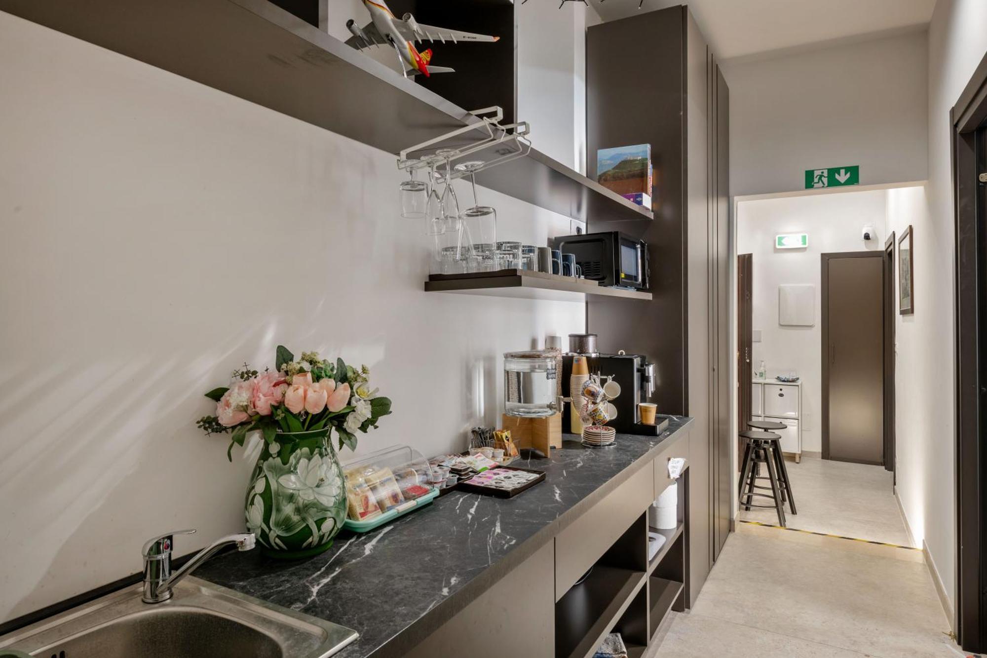 Joyful 148 Luxury Guest House Powered By Joyful Termini Boutique Guest House Рим Екстер'єр фото